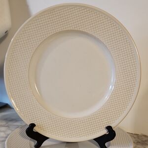 Jaclyn Smith Diamond White Embossed Crisscross Dinner Plate (1)